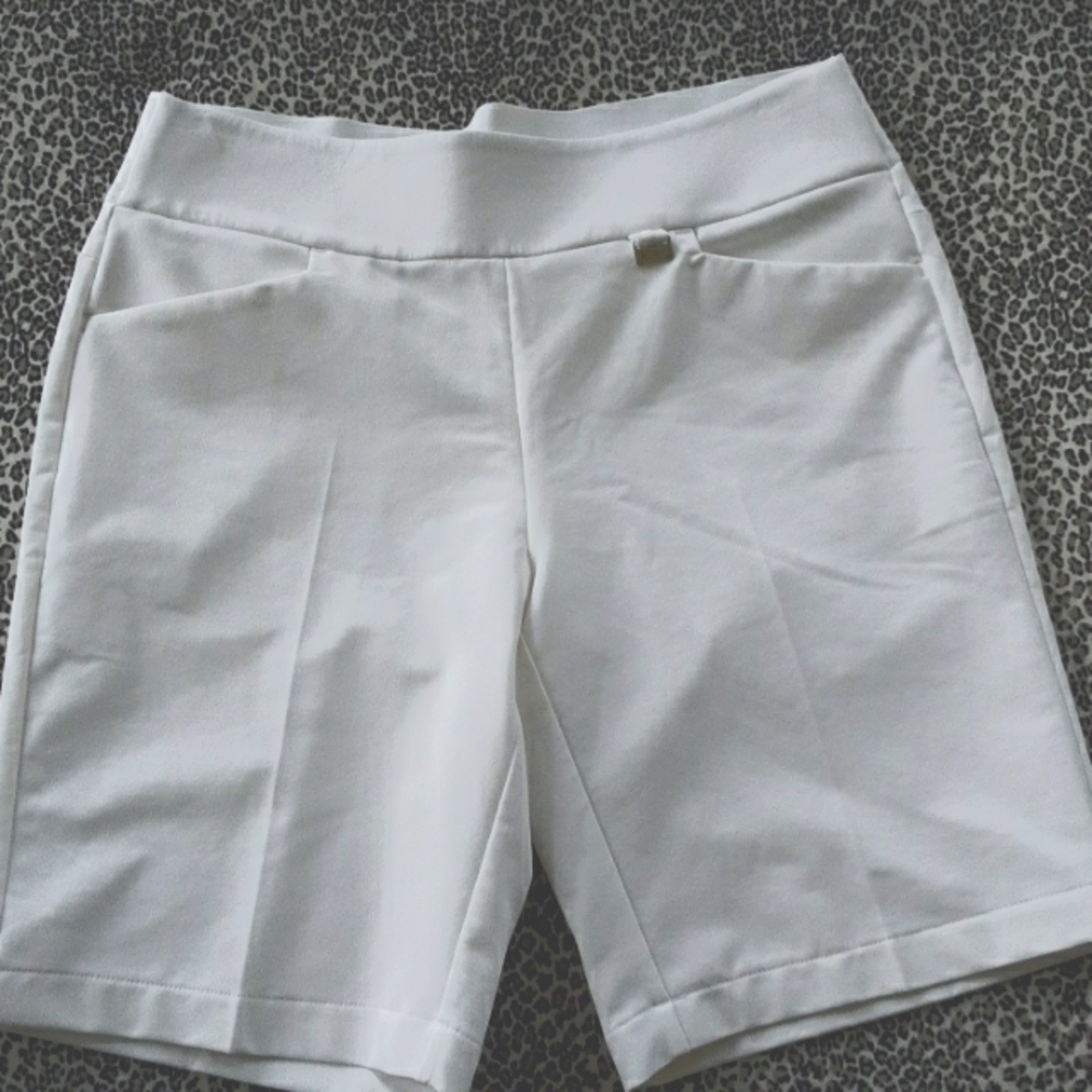 Greg Norman NWOT women white golf shorts SZ S